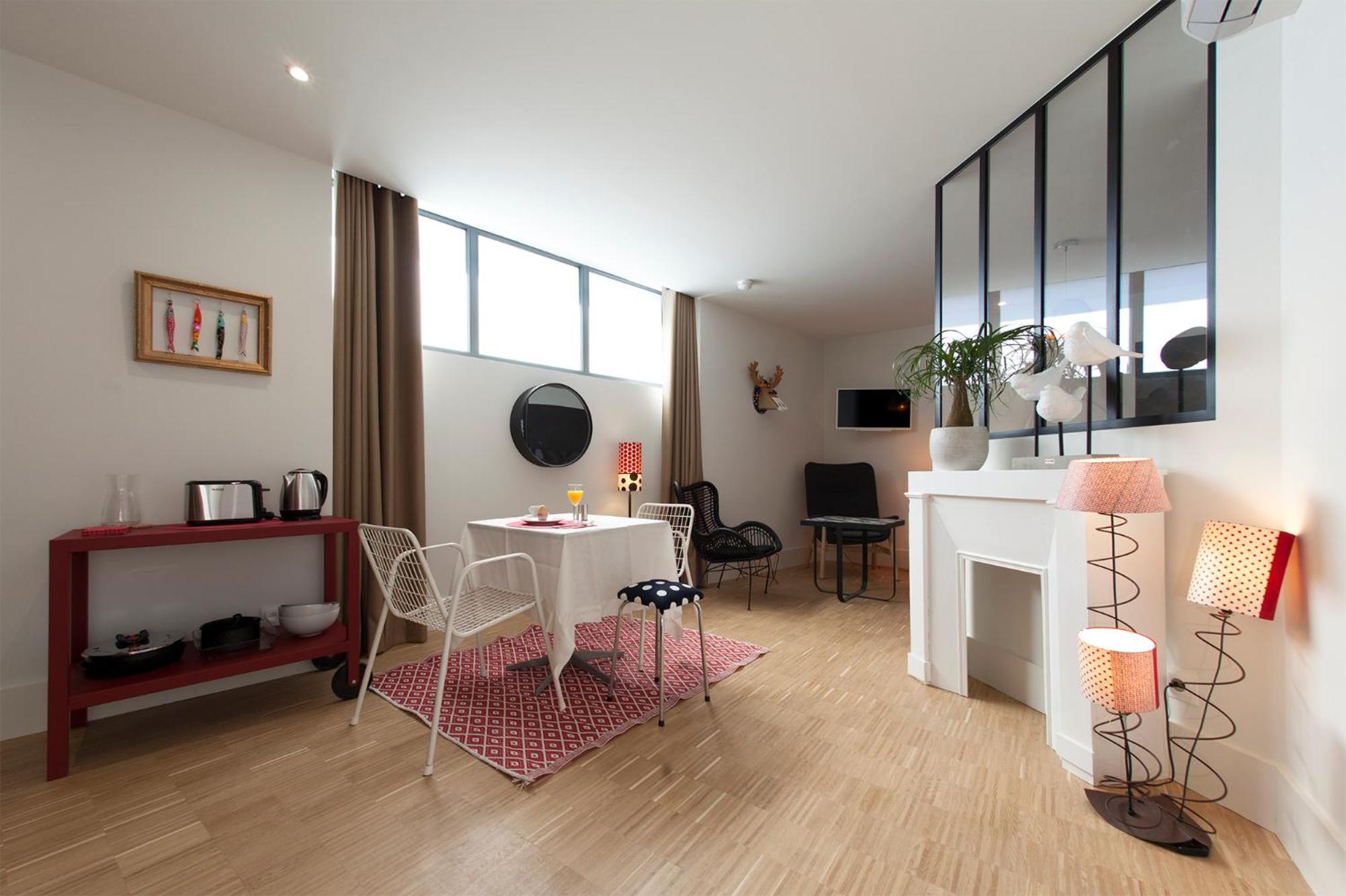 Appart Hotel Eugenie Louhans Phòng bức ảnh